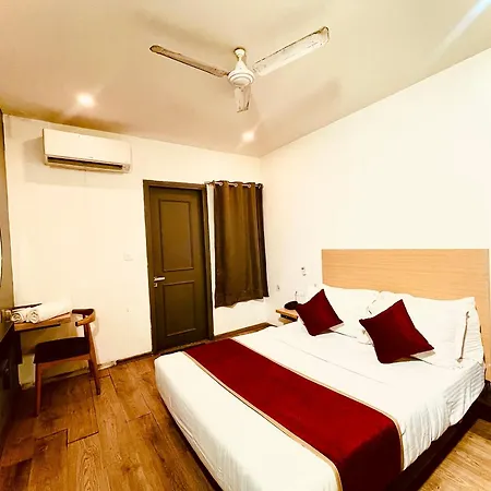 Hotel Dakshini Pitampura With Swimming Pool